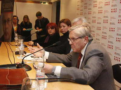 Carlos Jiménez Villarejo durante la presentación de 'Solidaridad con el juez Garzón', una libro de apoyo al juez. /