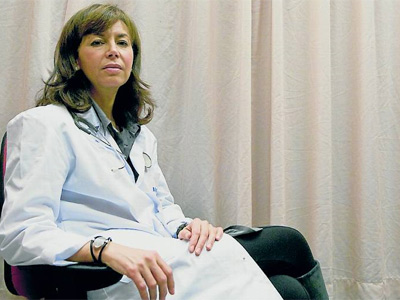 La oncóloga Pilar Garrido, en su consulta del Hospital Ramón y Cajal de Madrid. REYES SEDANO