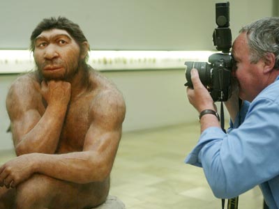 Reconstrucción de un neandertal en una exposición en Alemania. - AFP