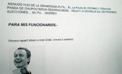 Imagen cedida por El Periódico de Extremadura que muestra el cartel situado junto a la puerta del juzgado.