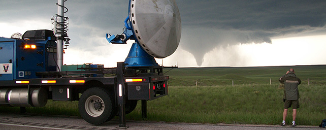 http://imagenes.publico.es/resources/archivos/2010/6/4/1275677765355caza-tornados-den.jpg
