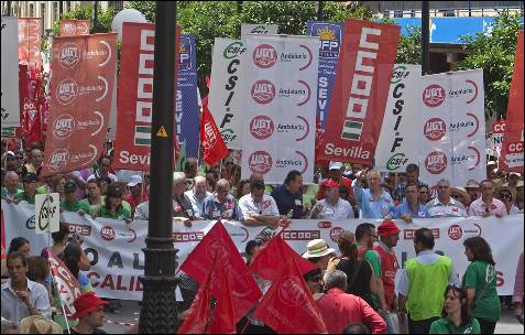 Cabecera de la manifestación en Sevilla.