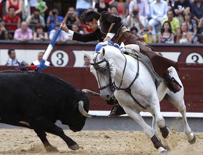 Foto de archivo de un festejo de rejones en la plaza de toros de  Las Ventas de Madrid. EFE