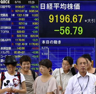 La economía japonesa puede sucumbir al empuje de China en 2010. AFP