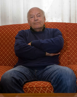 Foto durante una entrevista al escritor Uruguayo en el Hotel Colon de Barcelona, en 2008.