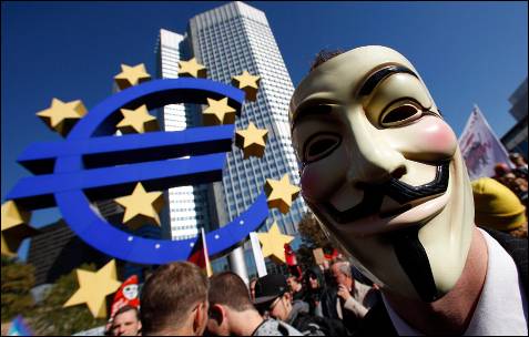 Un manifestante protesta ante la sede del Bance Central Europeo en Frankfurt. -