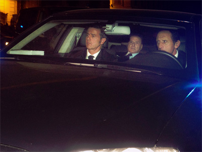 Berlusconi sale de la reunión con Napolitano. AP