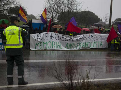 Doscientas personas piden un 'memorial anti-franquista' - ÁNGEL NAVARRETE