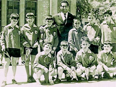 Un héroe llamado gento. Rubalcaba, tercero por la izquierda, junto al extremo madridista en su colegio.