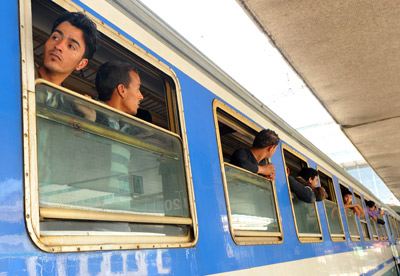 Inmigrantes tunecinos en la estación italiana de Rimini el pasado mes de abril. AFP / ANDREAS SOLARO