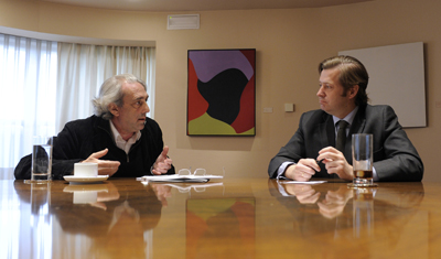 Juan Barja, director del Círculo de Bellas Artes, y Javier Gomá, director de la Fundación Juan March, dialogan en el despacho de este último. - DANI POZO