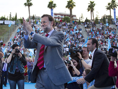 Rajoy, ayer, junto al líder del PP balear, José Ramón Bauzá, en el Parc Sa Riera de Palma de Mallorca. jaime reina
