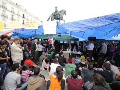 La crisis que viene' se presentó ayer en la Puerta del Sol. dani pozo