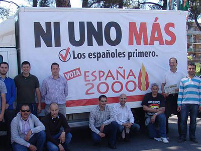 Lema de España 2000: 'Ni uno más, los españoles primeros'.