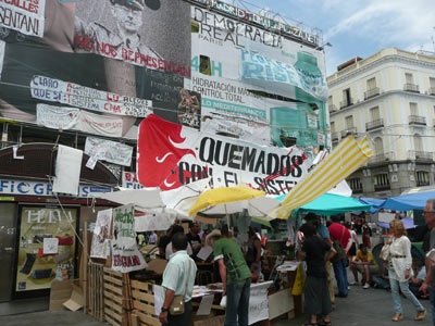 En la Puerta del Sol de Madrid los 'indignados' llevan 10 días de acampada. PÚBLICO