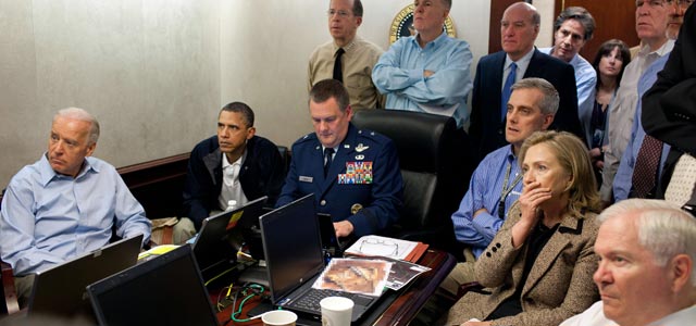 Obama y su gabinete más cercano observan como avanza la operación. PETE SOUZA