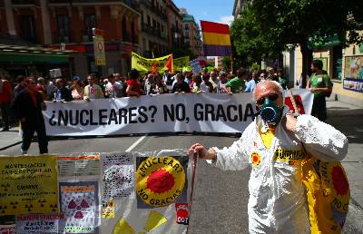 Manifestantes en la marcha antinuclear que recorrió Madrid. Miguel G. Castro