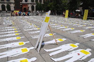 Acto de protesta de Amnistía Internacional en Madrid.
