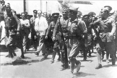Fotografía de archivo fechada el 18 de julio de 1936 de la llegada de Francisco Franco a Ceuta procedente de Canarias.