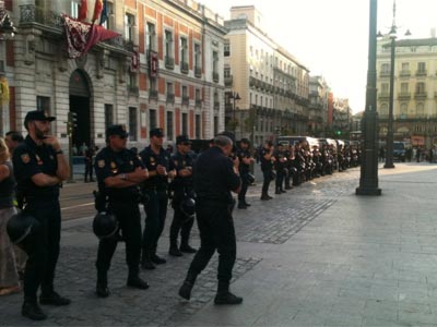 Un cordón de policía impide el acceso al centro de Sol - Stéphane M. Grueso (@fanetin)