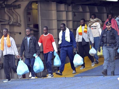 Italia podrá confinar a los inmigrantes hasta 18 meses