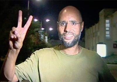 Saif al Islam, hijo y heredero de Gadafi, momentos después de haber aparecido ante la prensa en Trípoli para negar que había sido capturado. -