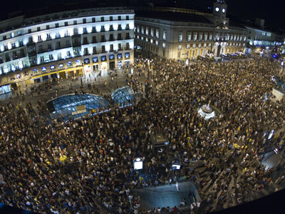La Puerta del Sol de Madrid, a última hora de ayer, repleta de ciudadanos indignados. ángel navarrete