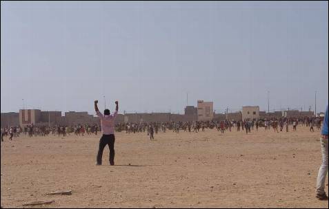 El enfrentamiento empezó por la rivalidad entre los hinchas de un equipo de fútbol local y otro marroquí.