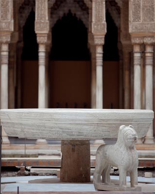 Imagen del traslado de los leones de la Alhambra. ARSENIO ZURITA