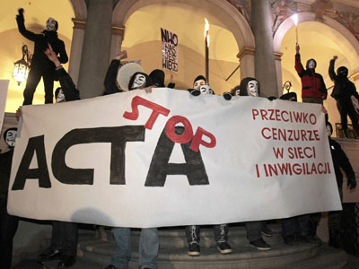 Manifestantes contra el ACTA, ayer en Polonia.