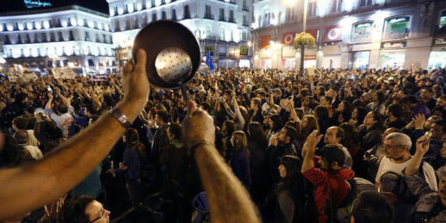 Las cacerolas han sonado con fuerza en el final de la manifestación en la Puerta del Sol.