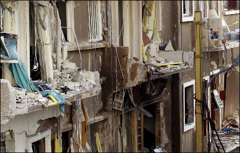 Imagen de cómo han quedado algunas de las fachadas de los edificios afectados por el atentado. -ANWAR AMRO