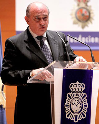 El ministro del Interior, Jorge Fernández Díaz, durante su intervención ayer en el acto de entrega de los Premios del Cuerpo Nacional de Policía a los Valores Humanos y de Periodismo 2012.