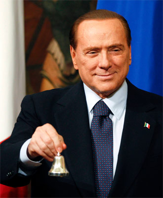El exprimer ministro italiano, Silvio Berlusconi, hace un año, cuando cedió su puesto al tecnócrata Mario Monti. Reuters