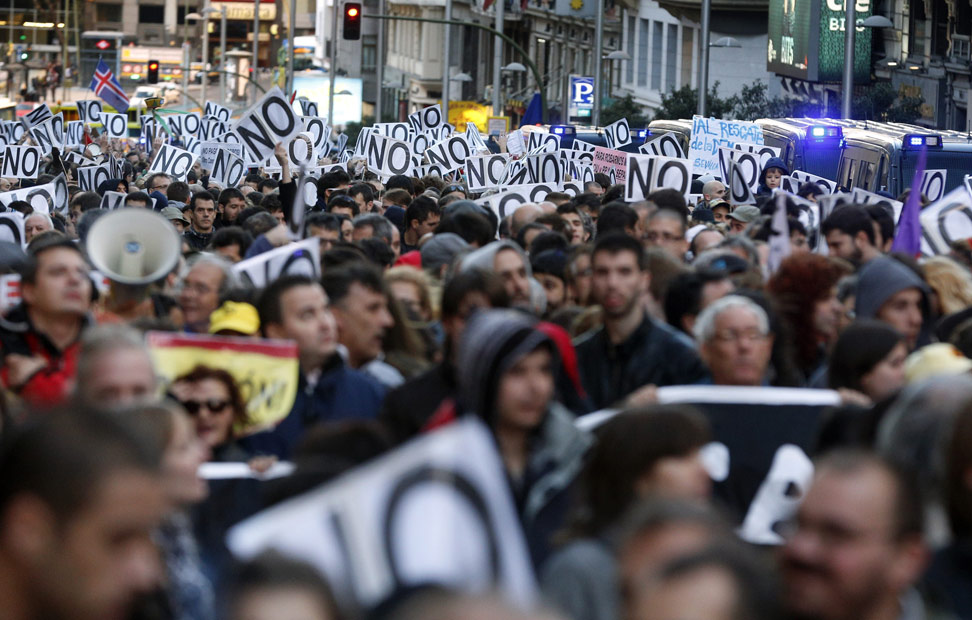 Frente al Banco de España, los manifestantes gritaban: 'vergüenza'.