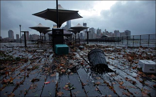 'Sandy' golpeó con fuerza el distrito de Exchange Place en Nueva Jersey. Reuters