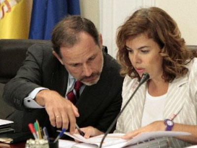 El subsecretario de Presidencia, Jaime Pérez Renovales, con la vicepresidenta Soraya Sáenz de Santamaría.