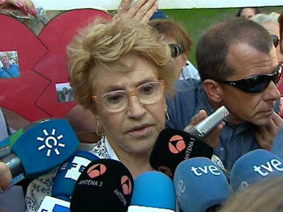 La doctora Olga Fadón, una de las cinco personas que han testificado hoy contra sor María, a la salida del juzgado, en Madrid. EFE