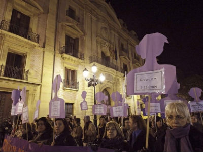 Miles de personas se manifiestan contra la violencia de género en Valencia, en una foto de archivo.