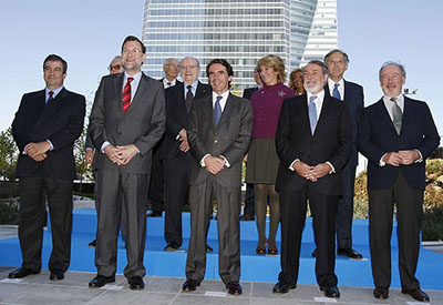 Aznar, con algunos de los que formaron su primer Gobierno en 1996, en una reunión conmemorativa.