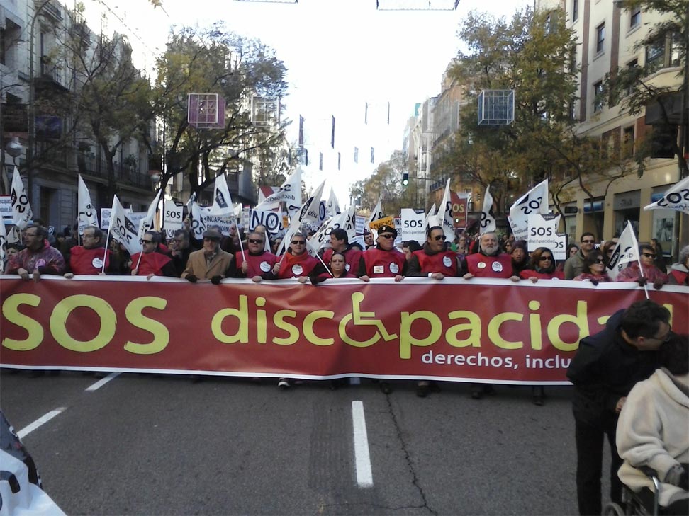 Miles de discapacitados marchan en Madrid contra los recortes. A. Torrús