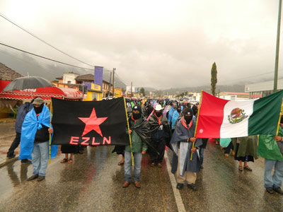 Integrantes del rebelde Ejército Zapatista de Liberación Nacional (EZLN) participan en una manifestación el viernes, en San Cristobal de las Casas, estado de Chiapas (México)