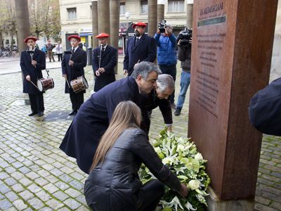 Ofrenda floral dentro del homenaje celebrado a las víctimas de la dictadura franquista. EFE