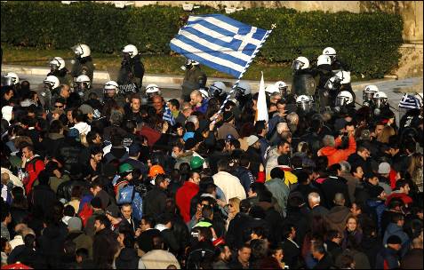 Choques a las puertas del Parlamento griego.