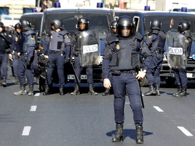 Agentes antidisturbios en el centro de Valencia.