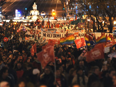 La marcha de ayer en Madrid fue convocada por los principales sindicatos en contra de los recortes en los servicios públicos - FERNANDO SÁNCHEZ