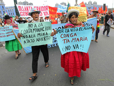Participantes en La Gran Marcha del Agua llegaban ayer a Lima.