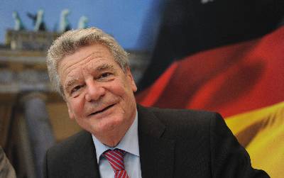 El pastor luterano y antiguo disidente de la RDA de 72 años de edad, Joachim Gauck, quien será elegido hoy nuevo presidente de Alemania, a su llegada a la reunión del Partido Liberal (FDP) en Berlín (Alemania), el 17 de marzo de 2012.