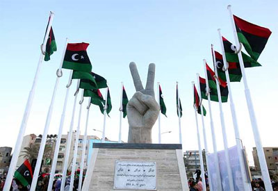 Vista del monumento en honor a la 'V' de Victoria que marcó la revolución libia. -