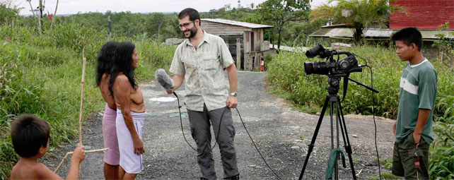El periodista Unai Aranzadi durante la grabación de su último documental en Colombia.